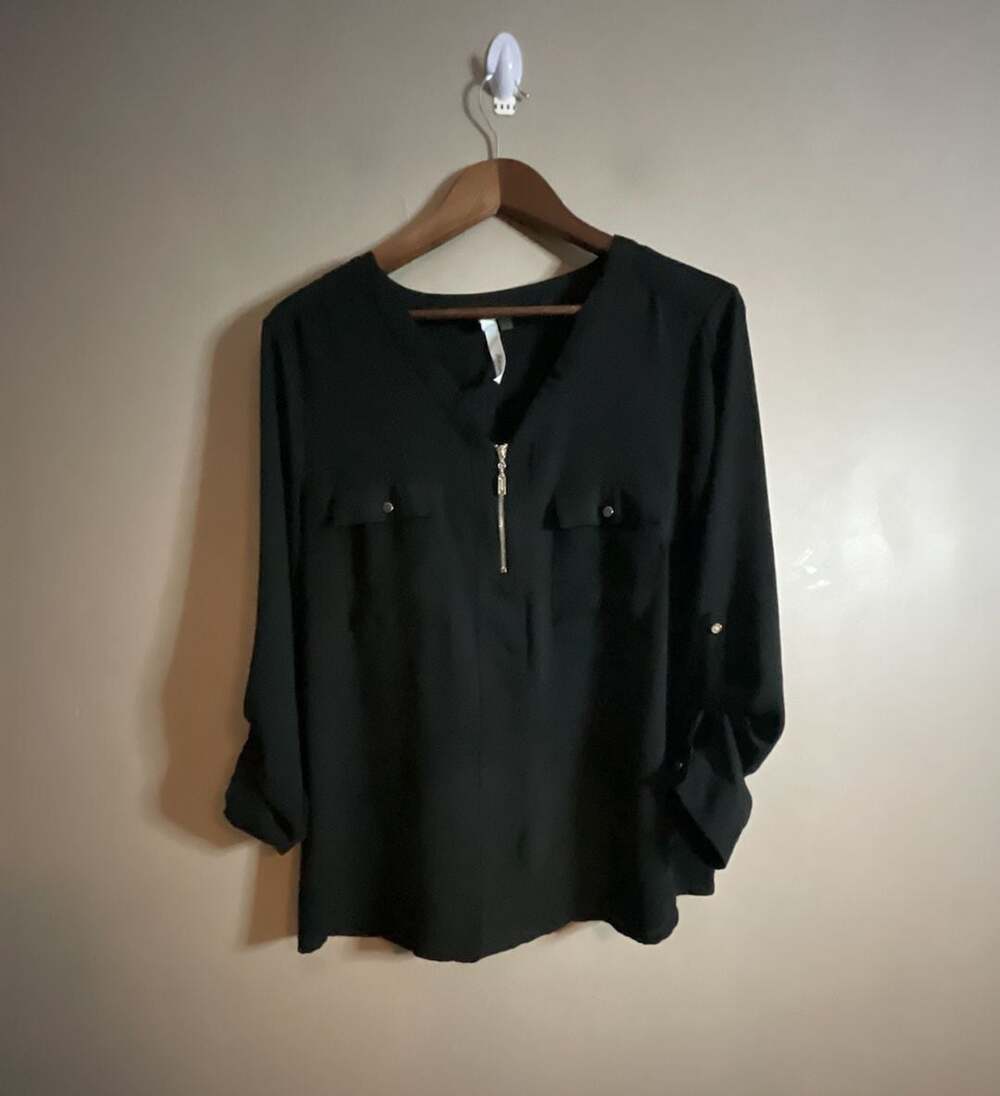 NY Collection Black V-Neck Zip Front 3/4 Roll Sleeve Blouse